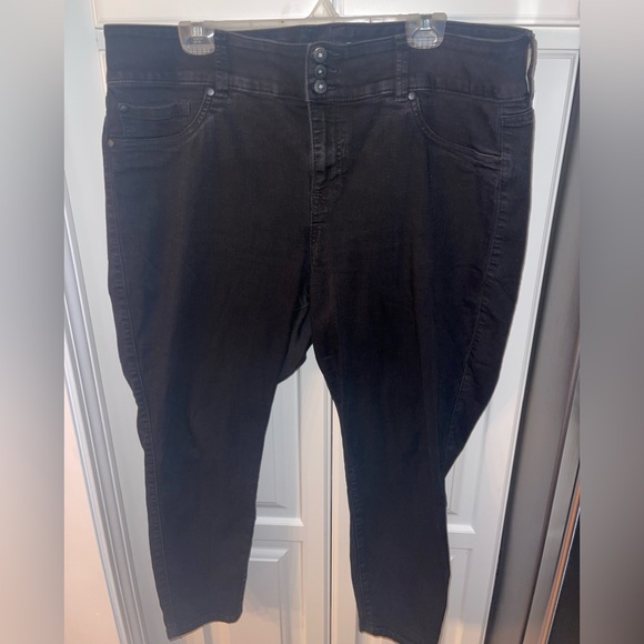 Torrid Black Jeggings Size 22S Plus size‎ - Picture 1 of 5